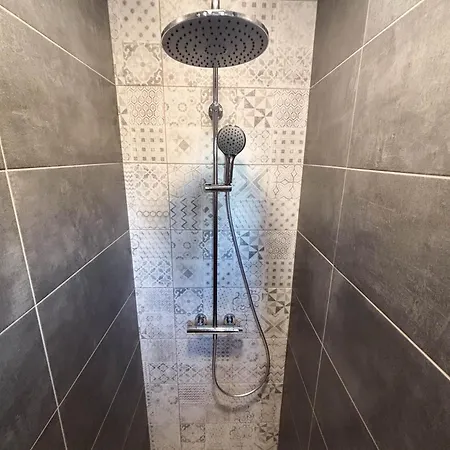 Les De Marie Apartment