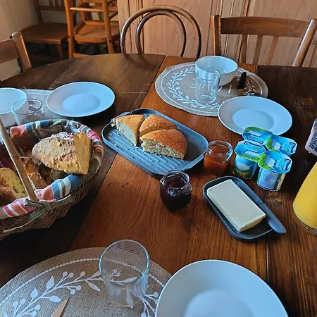 Les De Marie Apartment *