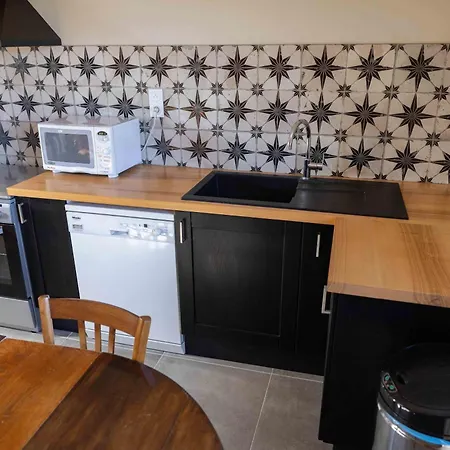 Les De Marie Apartment