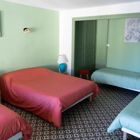 Les De Marie Apartment *